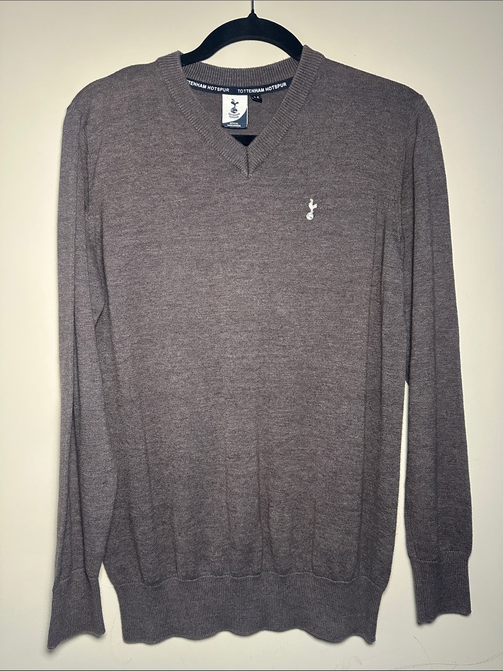 Tottenham Hotspur Men's V-Neck gray  Knit Sweater